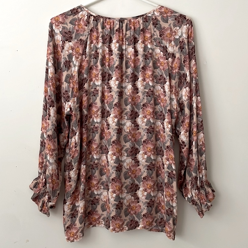 Aritzia Wilfred Sensibility floral blouse button up shirt. Size medium. - Picture 2 of 6